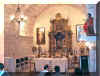 El altar preparado para la misa.